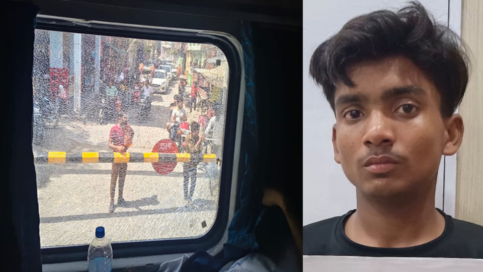 UP: Stone Thrown at AC Coach of Lucknow-Bandra Express; Window Shattered