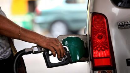 Is It Dangerous To Fill Your Car’s Fuel Tank To The Brim In Summer? Here’s The Truth