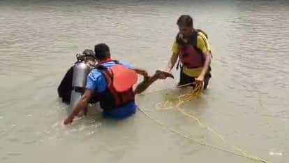 Rishikesh News Youth from Noida drowns in Ganga while bathing during visit to Tapovan SDRF recovers body