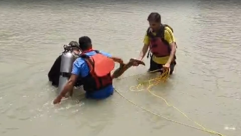 Bijnor: Two teenagers died due to drowning while bathing in Ganga, helpless family members kept shouting