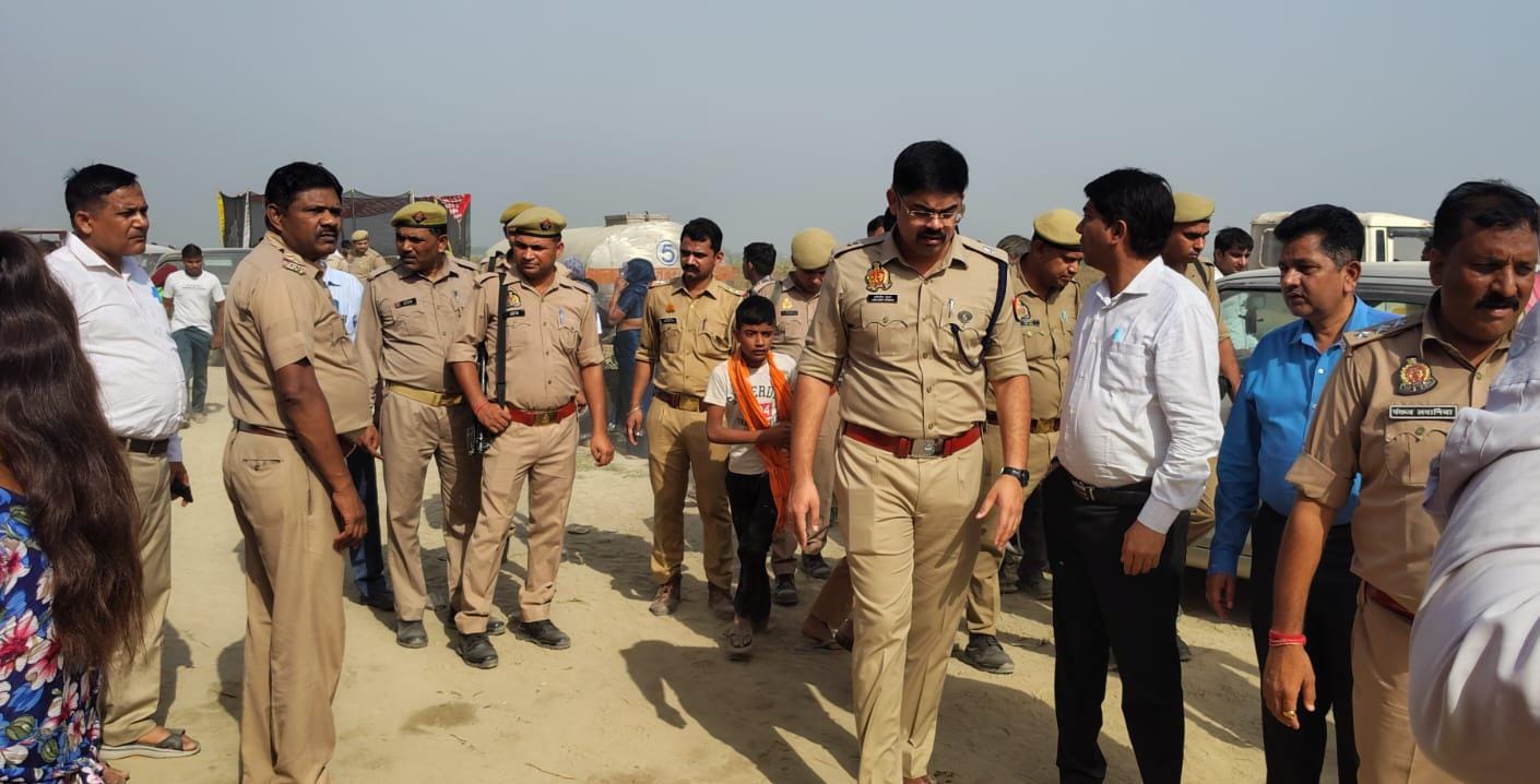 Meerut: Massive Crowd Flocks to Ganga Ghats on Ganga Dussehra, Faith Overwhelms Security Arrangements