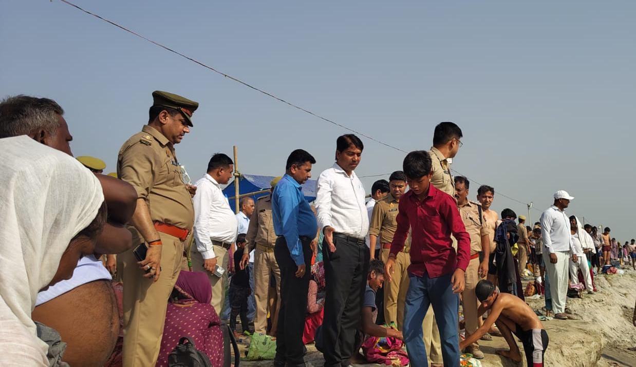 Meerut: Massive Crowd Flocks to Ganga Ghats on Ganga Dussehra, Faith Overwhelms Security Arrangements