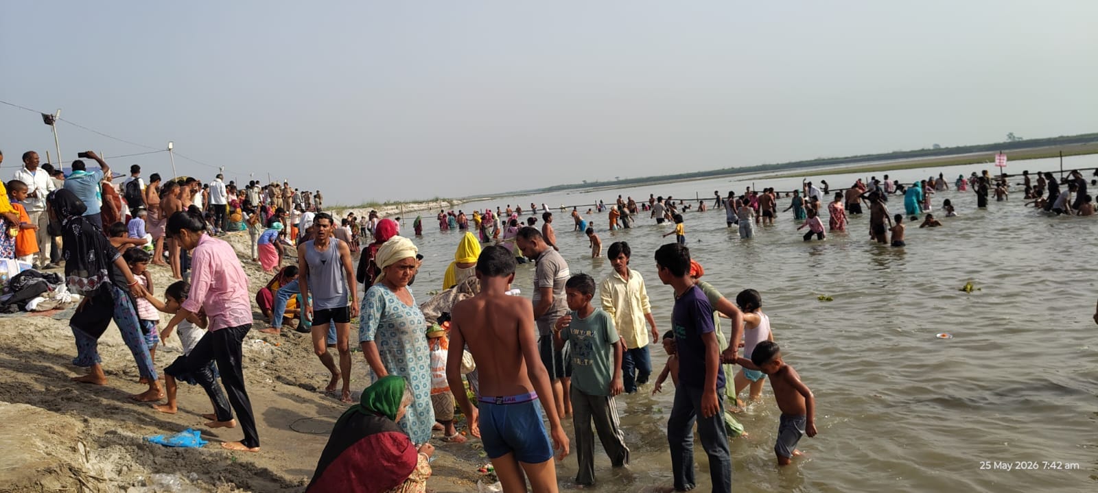 Meerut: Massive Crowd Flocks to Ganga Ghats on Ganga Dussehra, Faith Overwhelms Security Arrangements