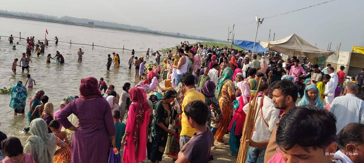 Meerut: Massive Crowd Flocks to Ganga Ghats on Ganga Dussehra, Faith Overwhelms Security Arrangements