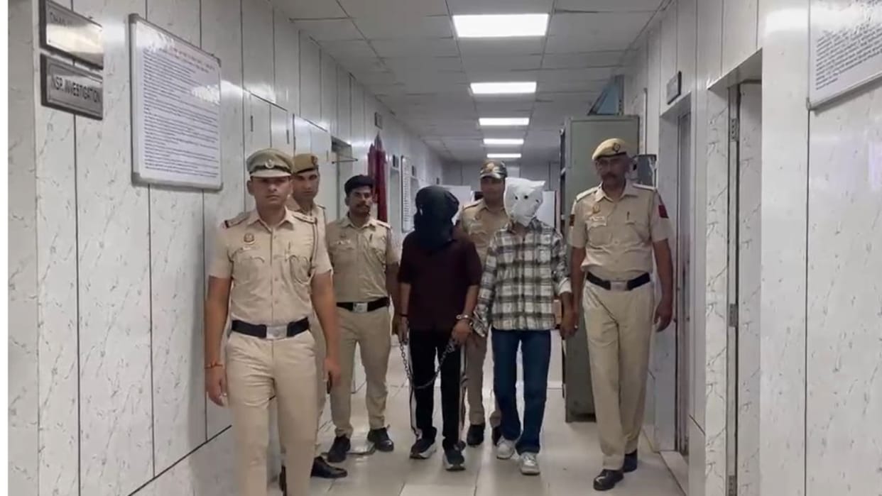 Two criminals arrested for robbery at government liquor shop in Delhi