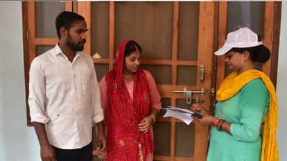 Gorakhpur Census Drive Faces Hurdles. Enumerators Struggle To Locate Houses, Residents Not Cooperating