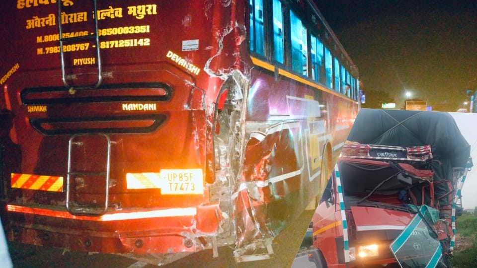 Bus and Canter Collide; Four Passengers Injured