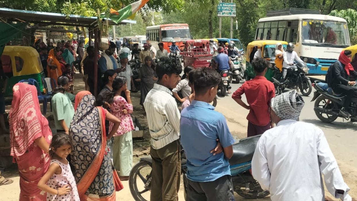 Varanasi Accident Motorcyclists Killed in Collision Pickup Truck Pindra Police Arrive and Attempt Identificati