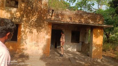 ड Unidentified Middle-Aged Man Found Dead on Isolated Road, Police Probe Underway