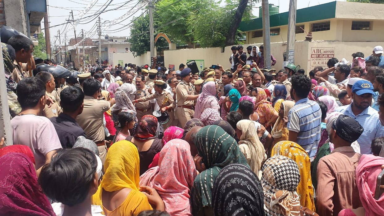 Youth Killed by Soil-Laden Tractor Trolley, Protesters Block Road for Four Hours