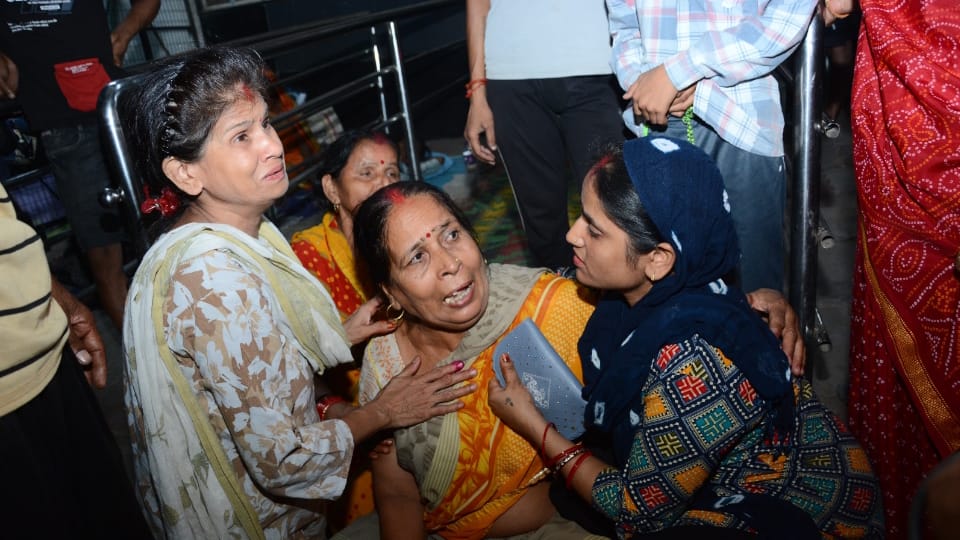 Double Murder in UP Road Rage Attackers Kept Beating Victims Near Police choky No One Stepped Forward to Help