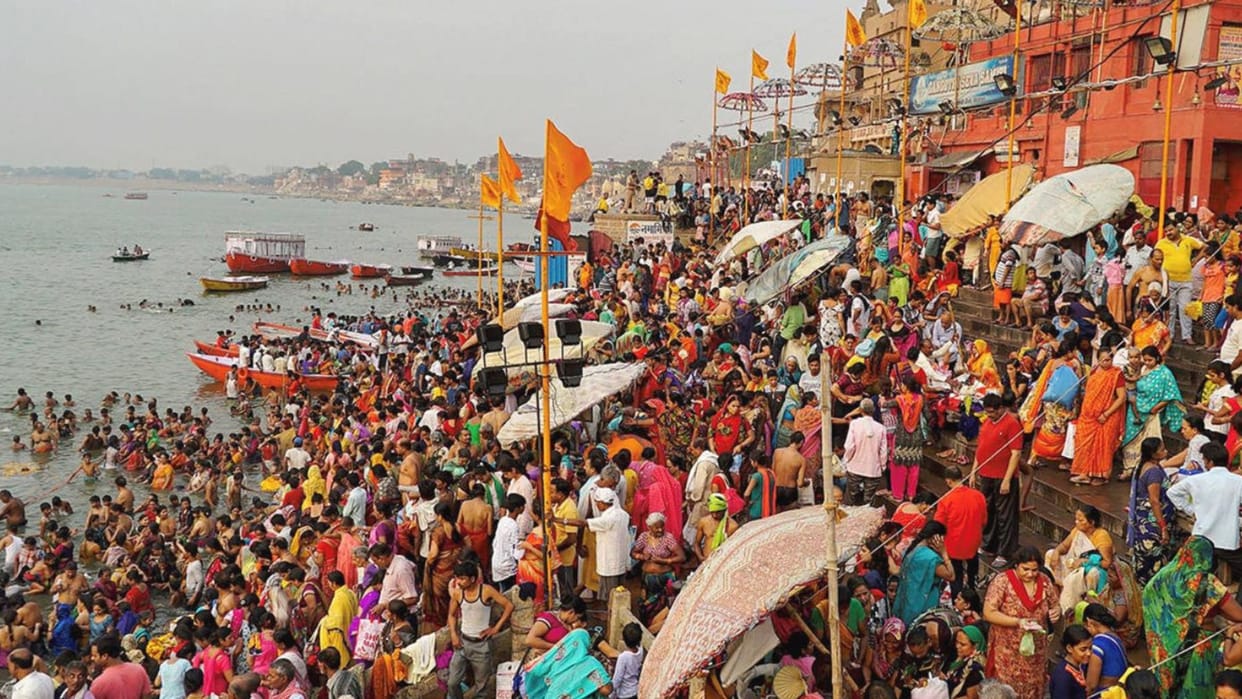 Ganga Dussehra Worship at 84 Ghats Sushil Baweja Bhajans Resound During Ganga Aarti 50 Priests Aarti Today