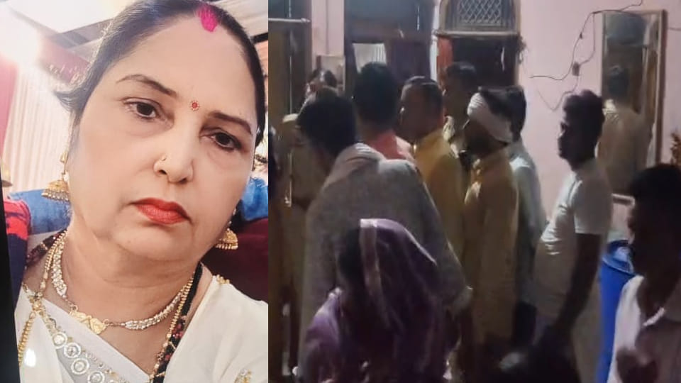 मंजू वर्मा की फाइल फोटो व मौके पर लगी भीड़