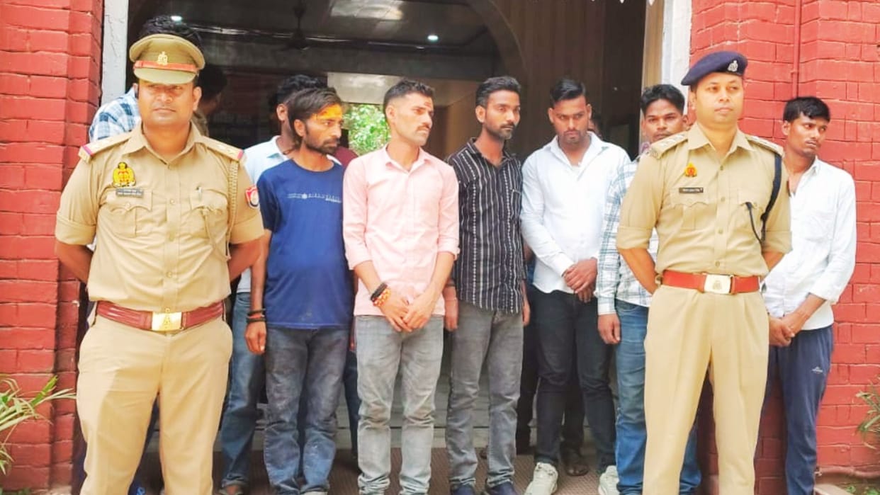 Varanasi News 11 Arrested from Kaal Bhairav Temple Complex Charges of Extortion Assault Crackdown Continue