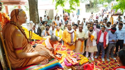 Shankaracharya said: The foundation of Sanatan Dharma is being attacked through the cow, cow slaughter