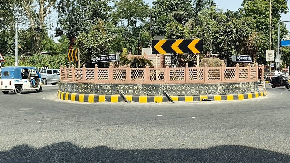 UP: Moradabad records 42-degree temperature; PRD worker on traffic duty collapses, dies