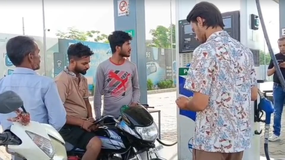 Petrol Diesel Price Hike Again Petrol Becomes ₹2.61 costly Check Rates in Punjab Chandigarh