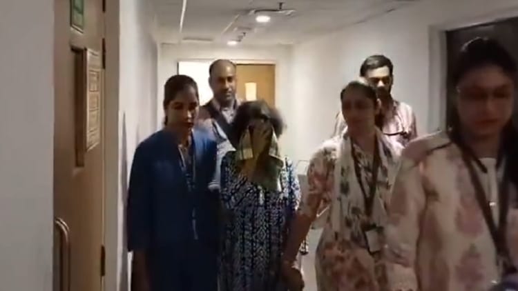 नीट यूजी पेपर लीक मामला:सीबीआई ने आरोपी मनीषा को राउज एवेन्यू कोर्ट में किया पेश, छह दिन की हिरासत मांगी – Neet Ug Paper Leak Case Accused Manisha Produced In Rouse Avenue Court नीट यूजी पेपर लीक मामला:सीबीआई ने आरोपी मनीषा को राउज एवेन्यू कोर्ट में किया पेश, छह दिन की हिरासत मांगी – Neet Ug Paper Leak Case Accused Manisha Produced In Rouse Avenue Court