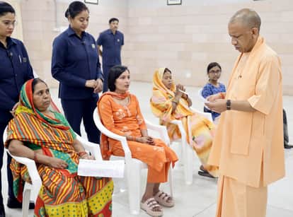 CM Yogi's public meeting: Special guidelines issued regarding the heat, orders given to resolve problems withi