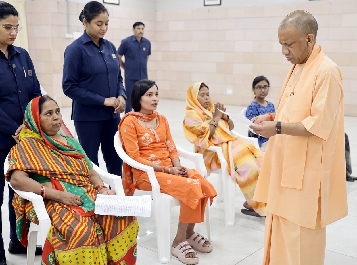 CM Yogi's public meeting: Special guidelines issued regarding the heat, orders given to resolve problems withi