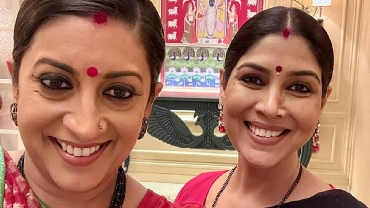 kyunki saas bhi kabhi bahu thi fame Smriti Irani shares photos with kahani ghar ghar ki actress Sakshi Tanwar