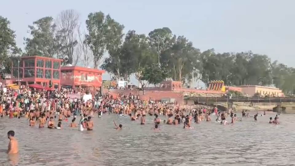 Muzaffarnagar: Thousands Gather at Shukteerth for Holy Dip on Ganga Dussehra