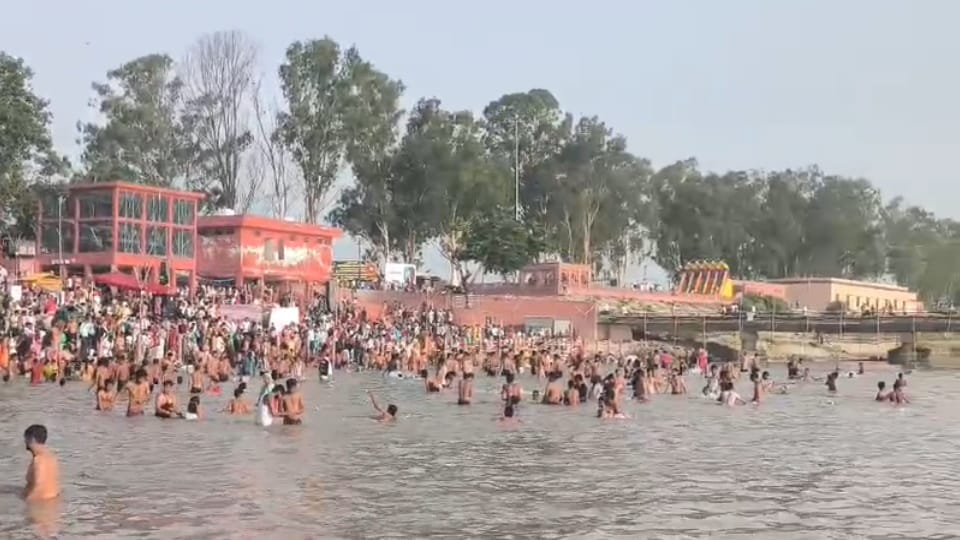 Muzaffarnagar: Thousands Gather at Shukteerth for Holy Dip on Ganga Dussehra