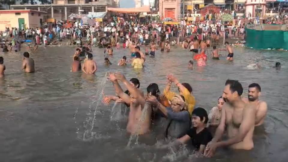 Muzaffarnagar: Thousands Gather at Shukteerth for Holy Dip on Ganga Dussehra