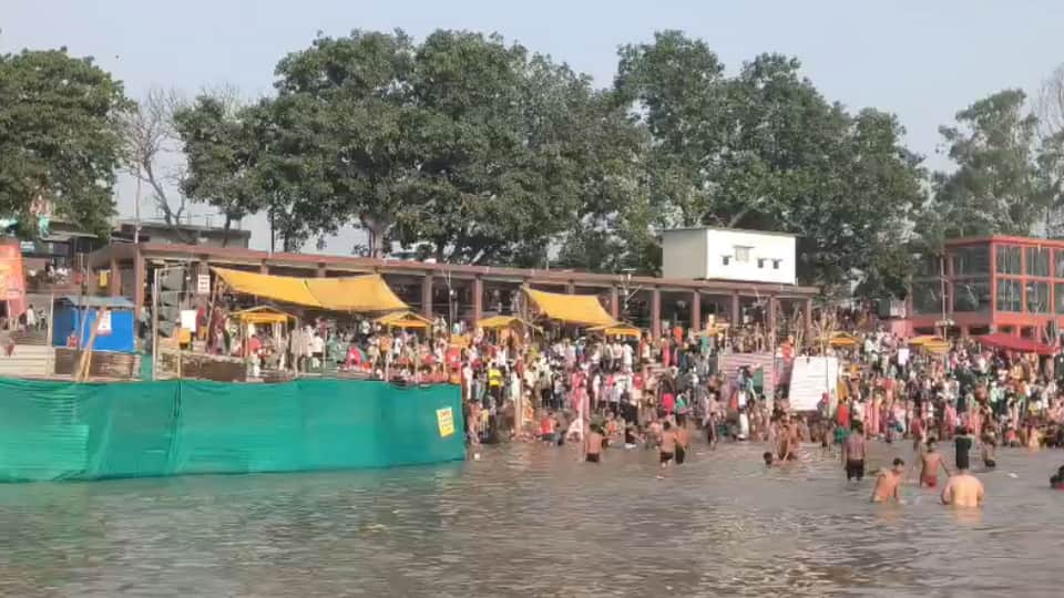 Muzaffarnagar: Thousands Gather at Shukteerth for Holy Dip on Ganga Dussehra