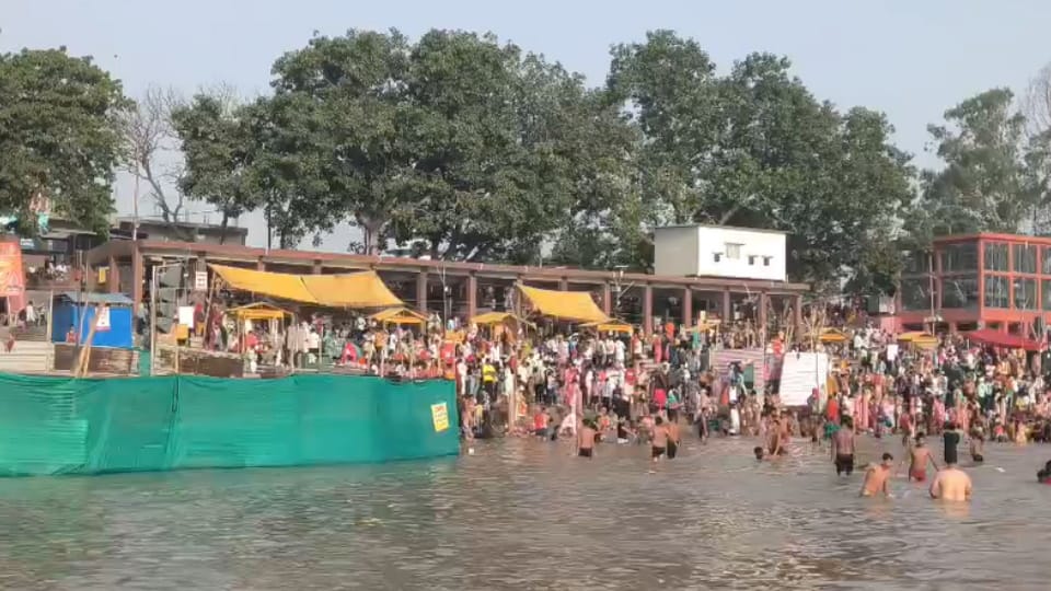 Muzaffarnagar: Thousands Gather at Shukteerth for Holy Dip on Ganga Dussehra