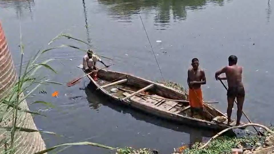 Youth Jumps into Gomti in Lucknow Search Underway Mother Says He Was Depressed Due to Poor Exam Performance
