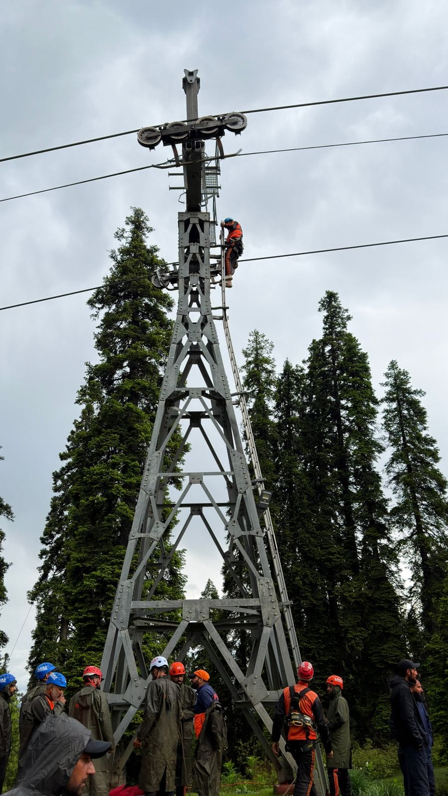 Maj Gen Puneet Doval, SM Leads Frontline Rescue as HAWS Saves Over 300 Tourists in Gulmarg Gondola Crisis.