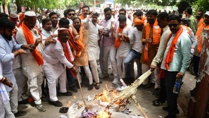 Effigies of Ajay Rai and Rahul Gandhi Burnt in Kashi DM Car Blocked Amidst Sloganeering