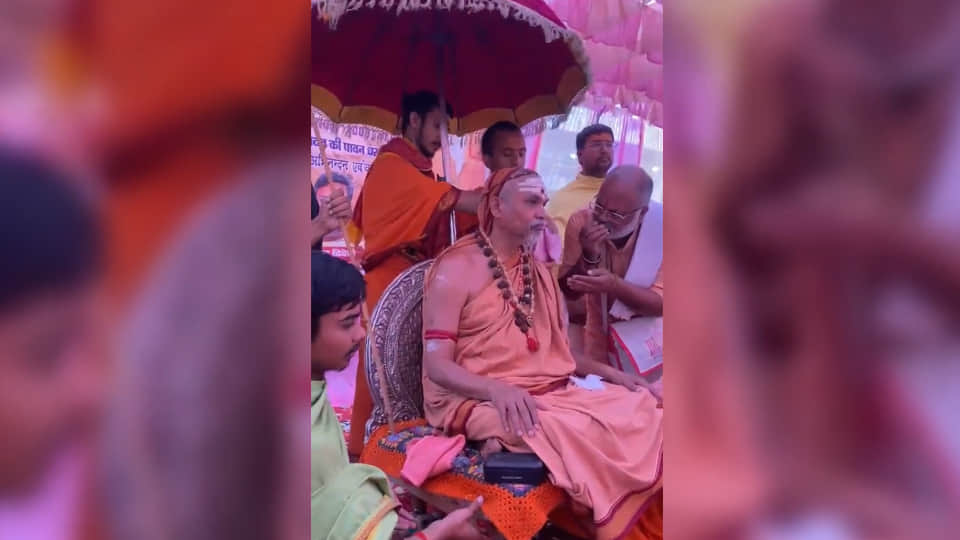 Swami Avimukteshwaranand Declares—"We Will Strike Down Those Who Slaughter the Cow Mother"