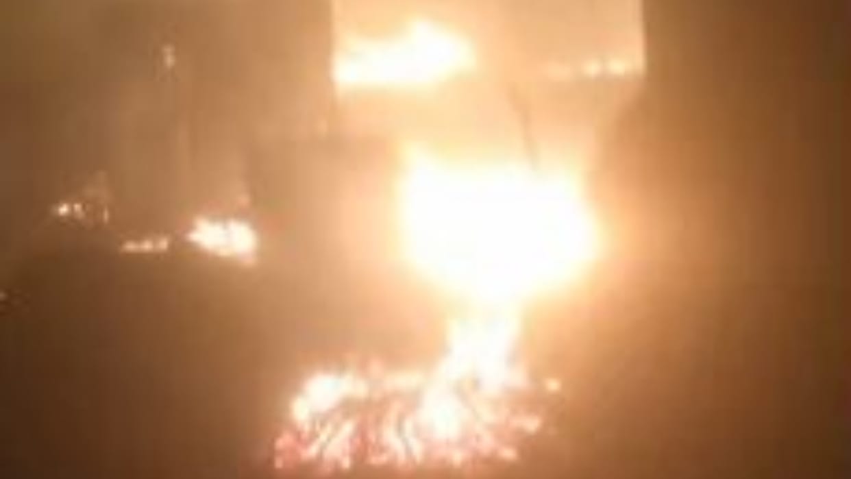 Massive Fire Breaks Out in Karibaredi Village Lakhimpur Kheri