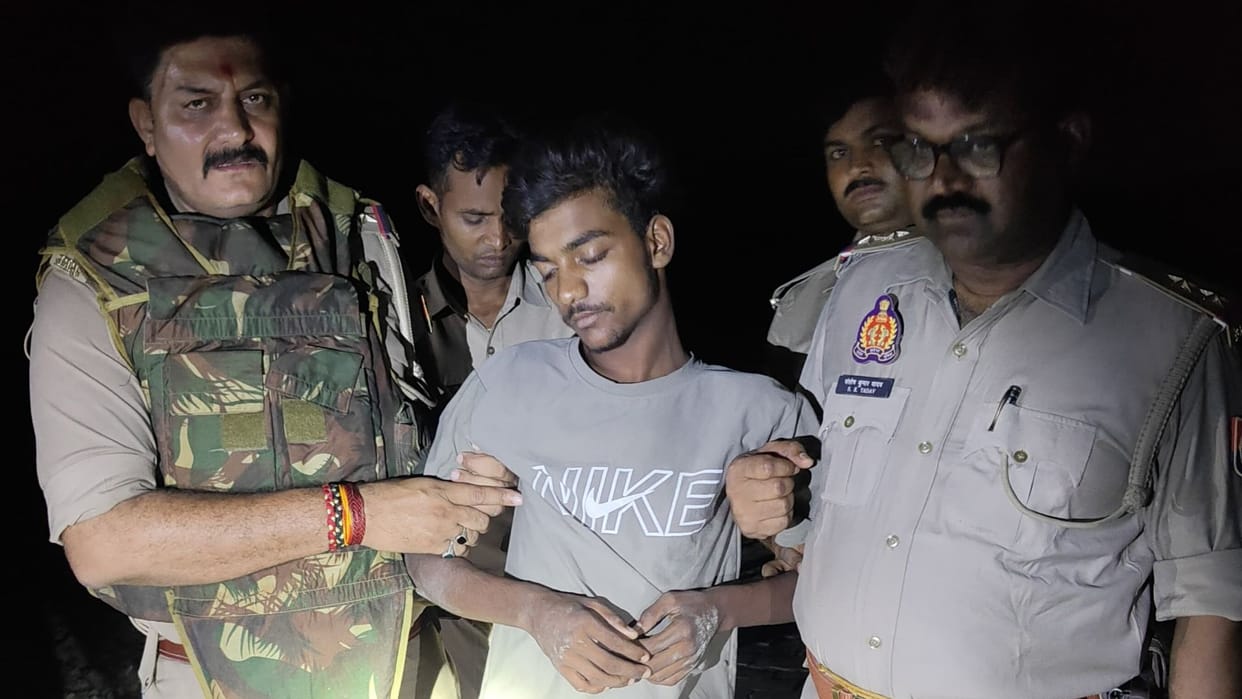 Wounded Criminal Pleads During Encounter; Juvenile Offender Also Taken into Police Custody FIR Registered