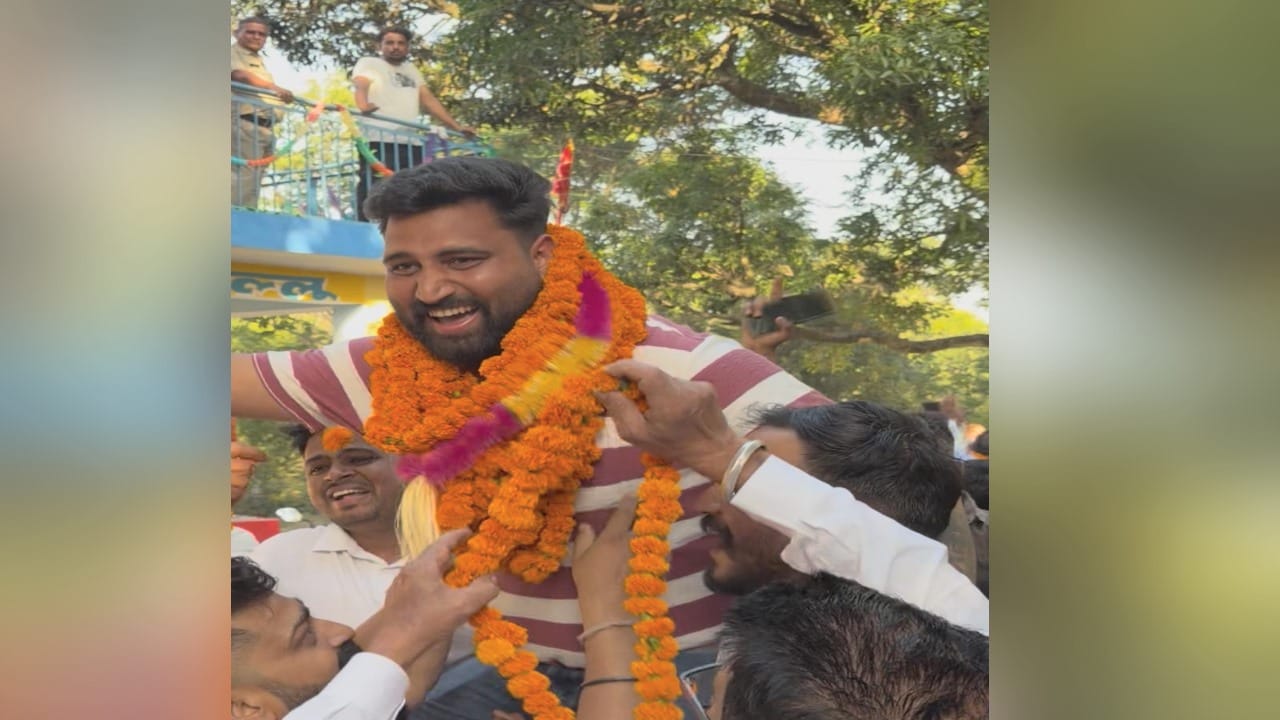 बेटे ने जीती प्रधान की कुर्सी, पिता को मिले सिर्फ पांच वोट।