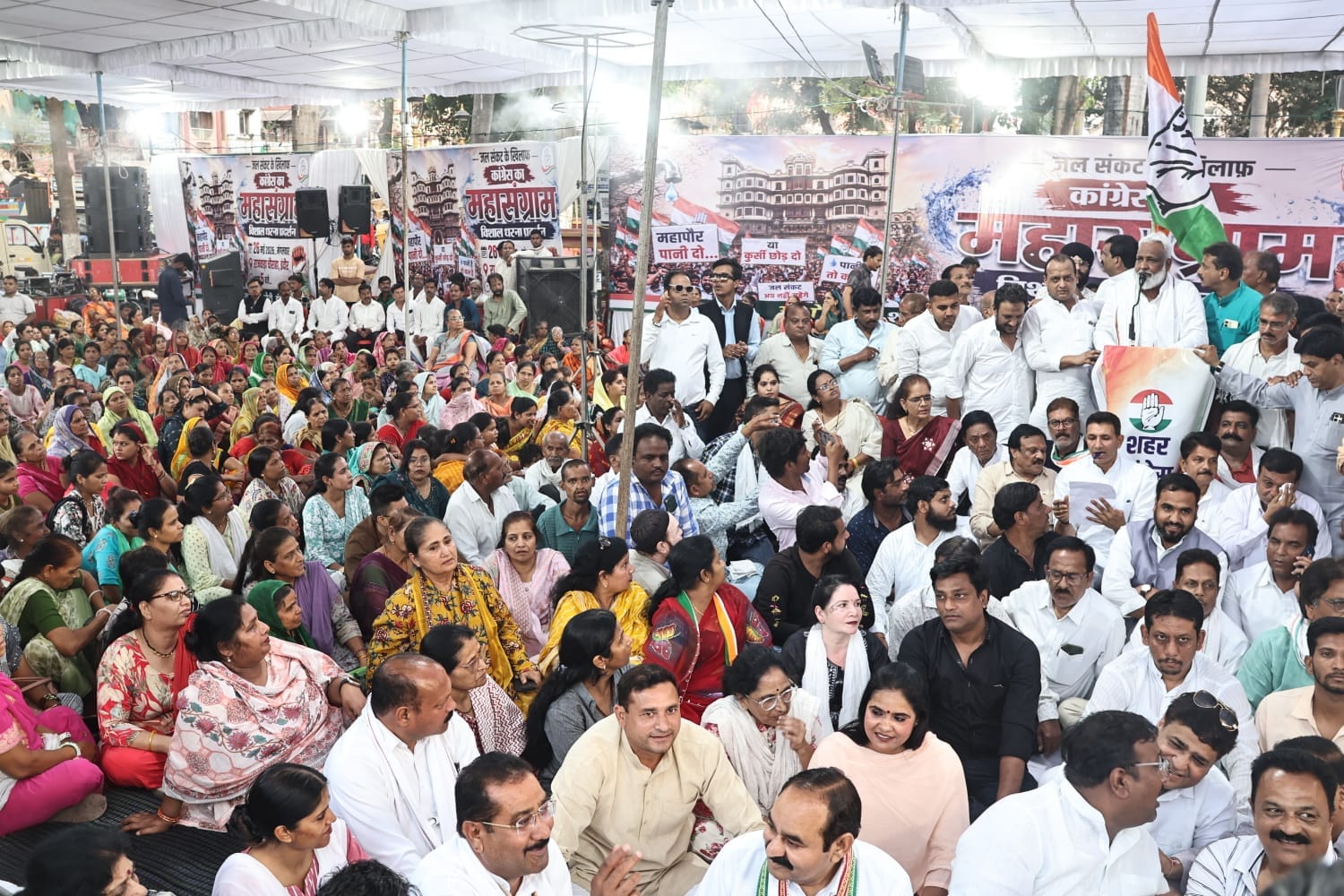 Indore Water Crisis: Congress takes to the streets over Indore's water crisis, protests at Rajwada with pots
