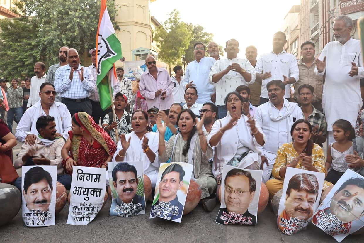 Indore Water Crisis: Congress takes to the streets over Indore's water crisis, protests at Rajwada with pots