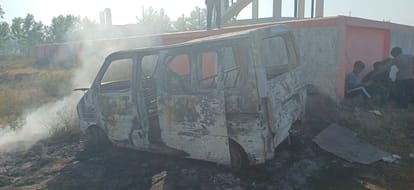 Saharanpur: Burnt Car Found Near Water Tank in Saharanpur, Police Suspect Major Crime