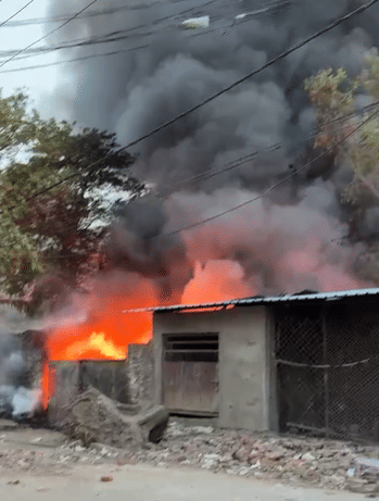 kanpur Massive Fire Erupts at Plastic Scrap Warehouse in Kidwai Nagar