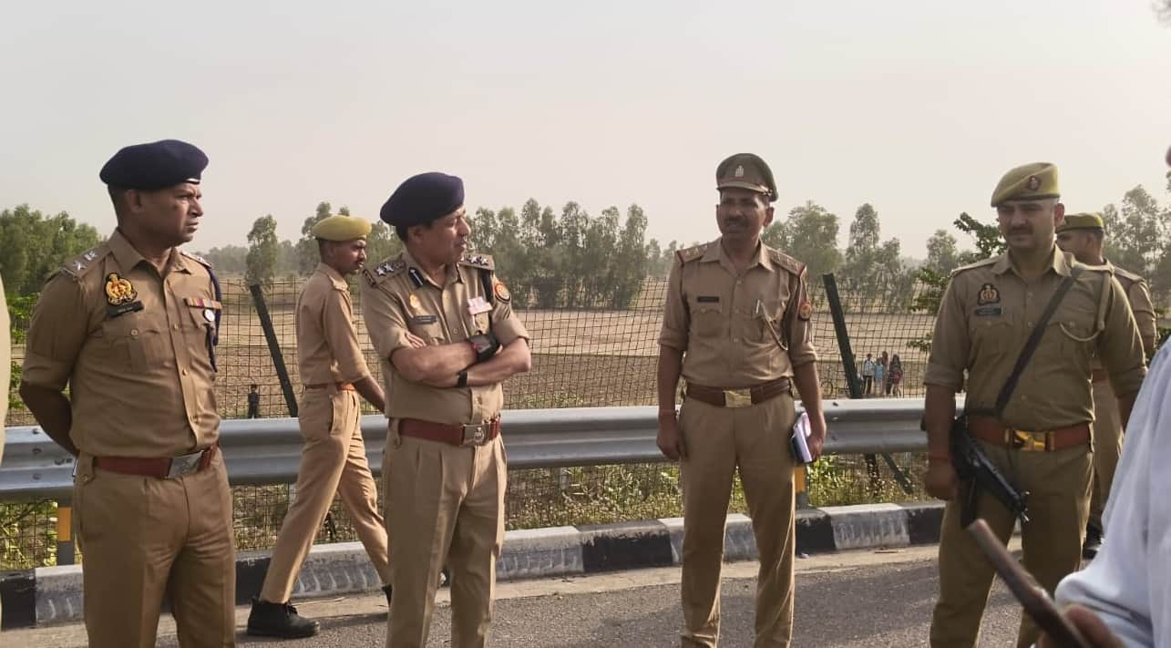 Unnao Accident Speed of 120 Proves Fatal Bus Overturns and Skids for 100 Meters Bodies Litter Expressway