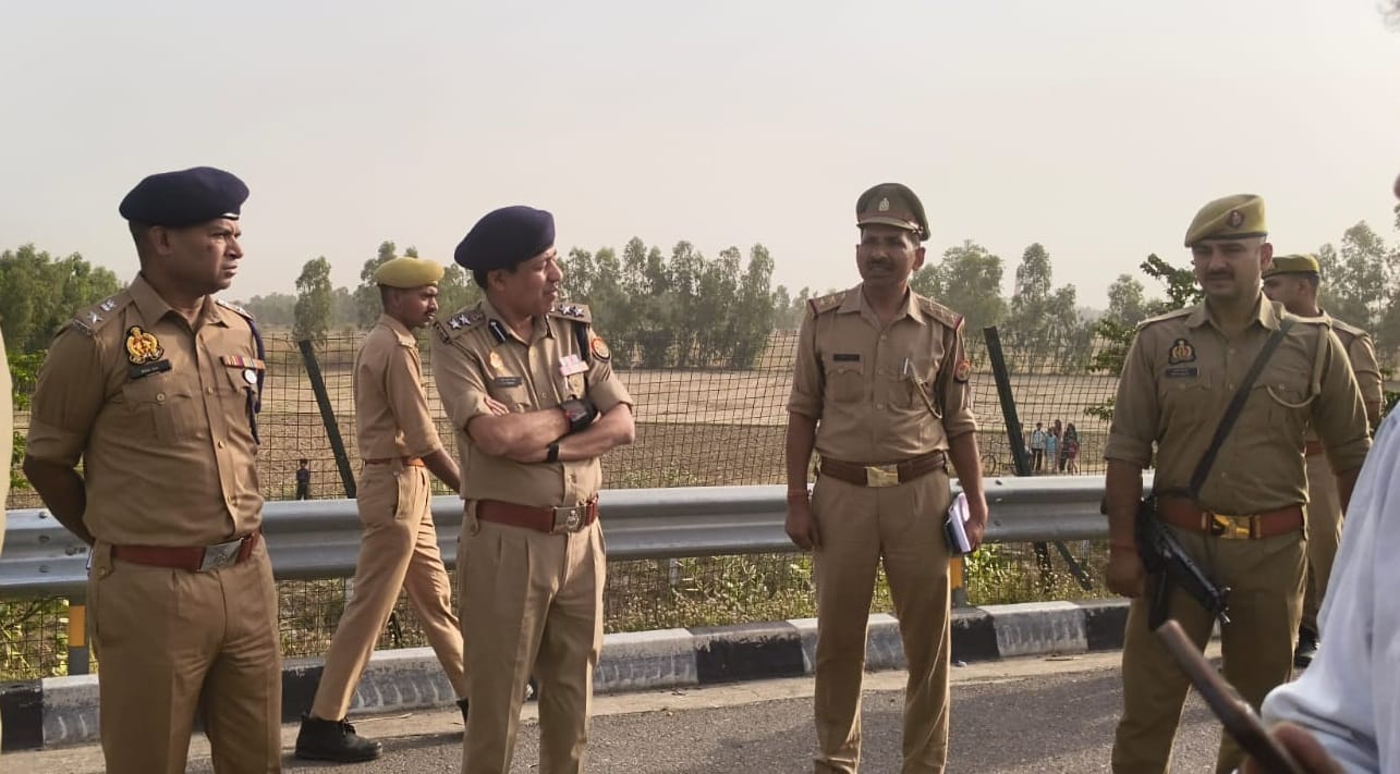 Unnao Accident Speed of 120 Proves Fatal Bus Overturns and Skids for 100 Meters Bodies Litter Expressway