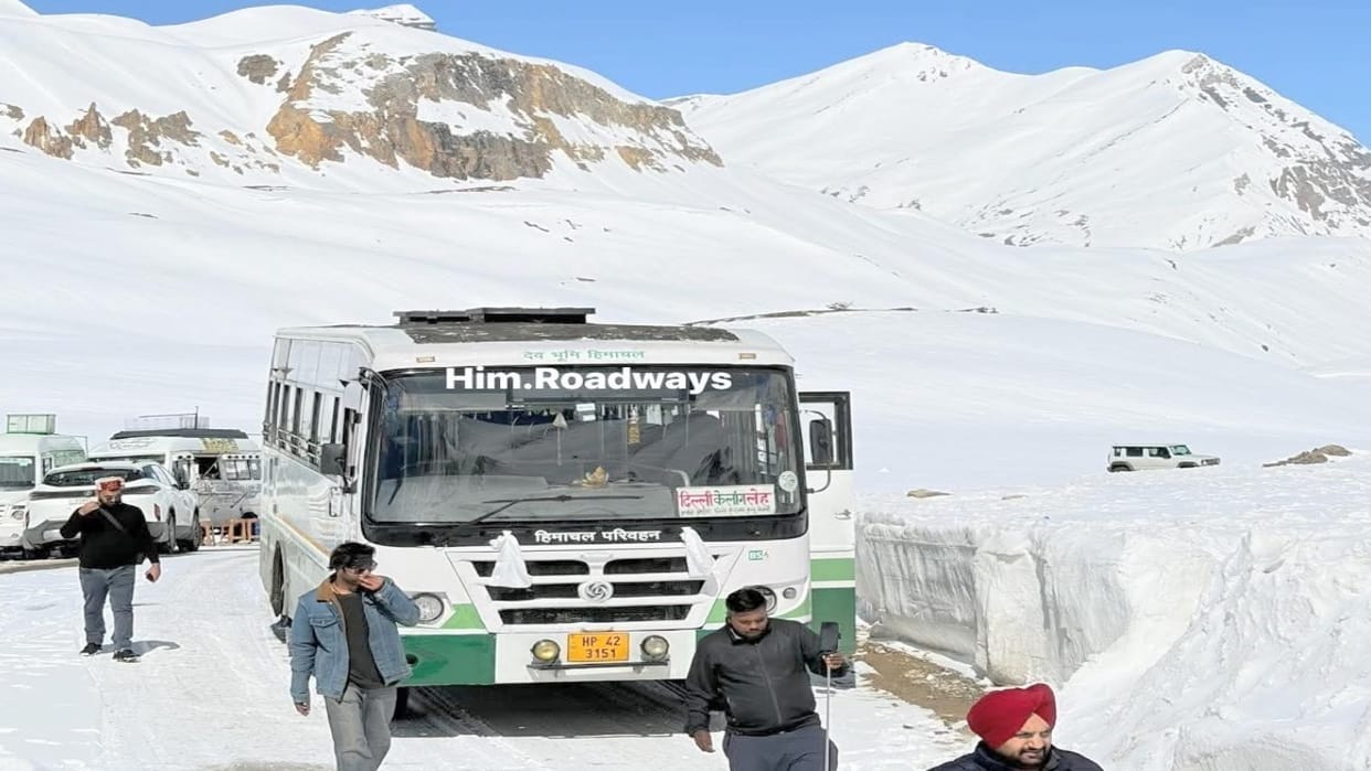 Leh-Delhi Bus Service Resumes After Six Months; 12 Passengers Depart on First Day