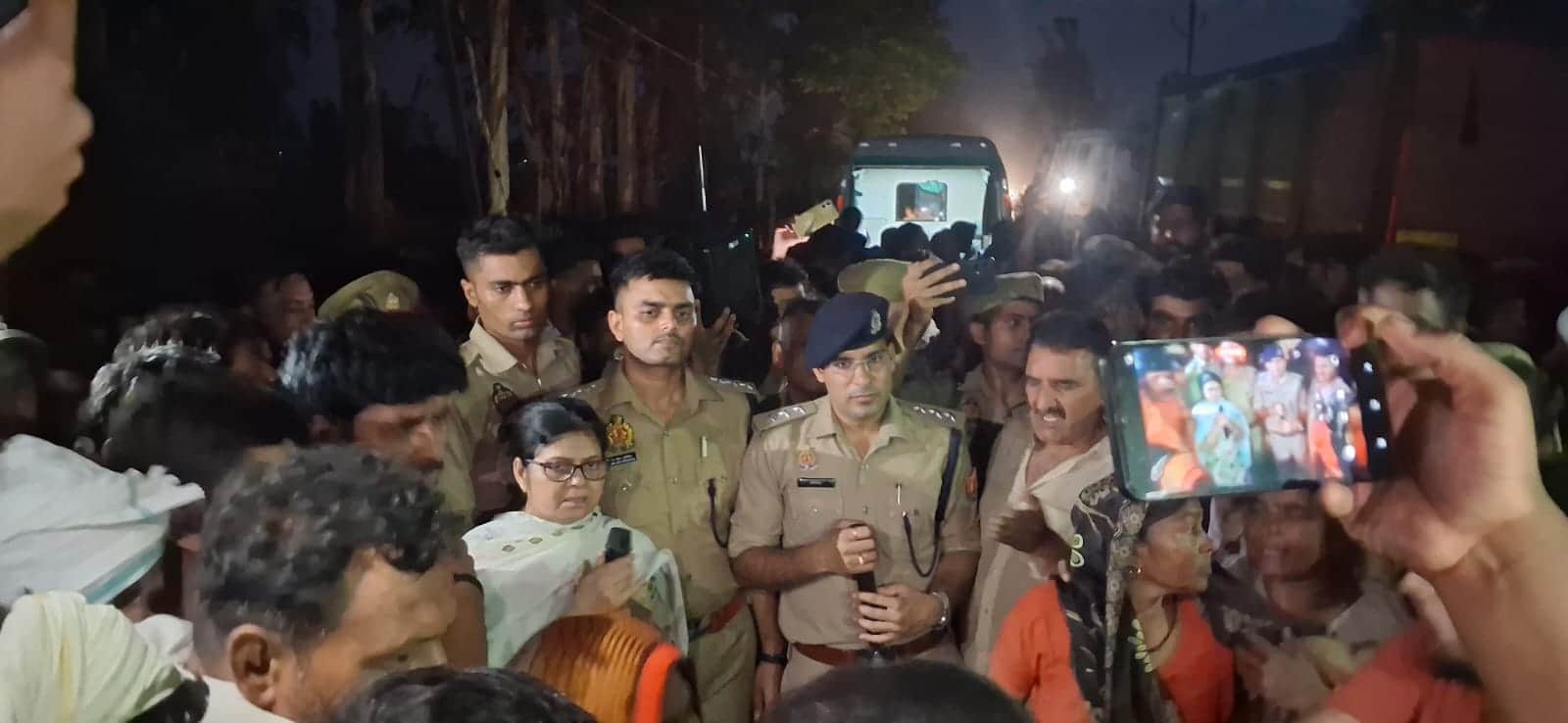 dumper truck ran over devotees reciting Ramayana three dead In Amroha