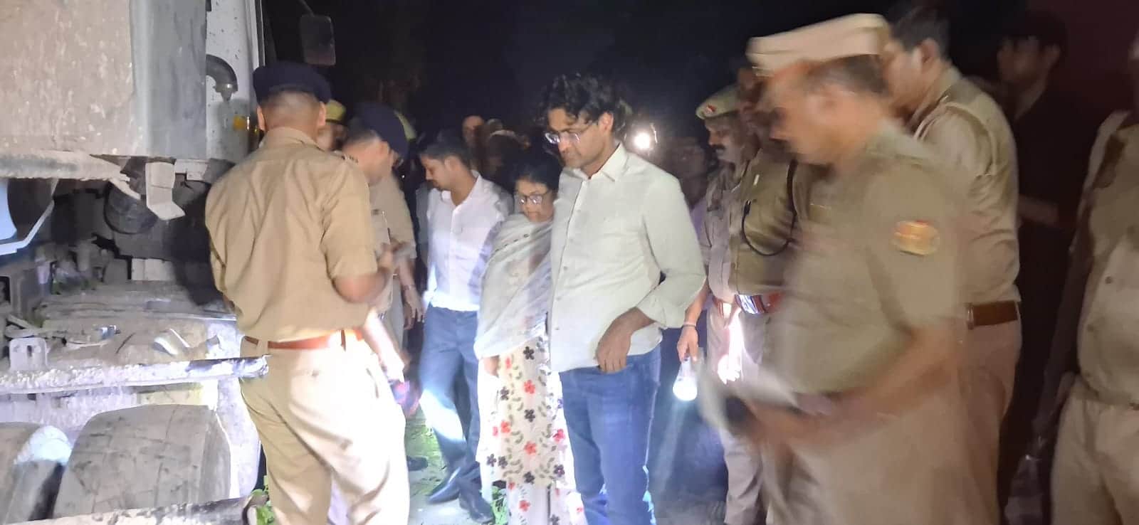 dumper truck ran over devotees reciting Ramayana three dead In Amroha