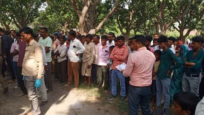 body of man was found hanging from a tree in Pilibhit