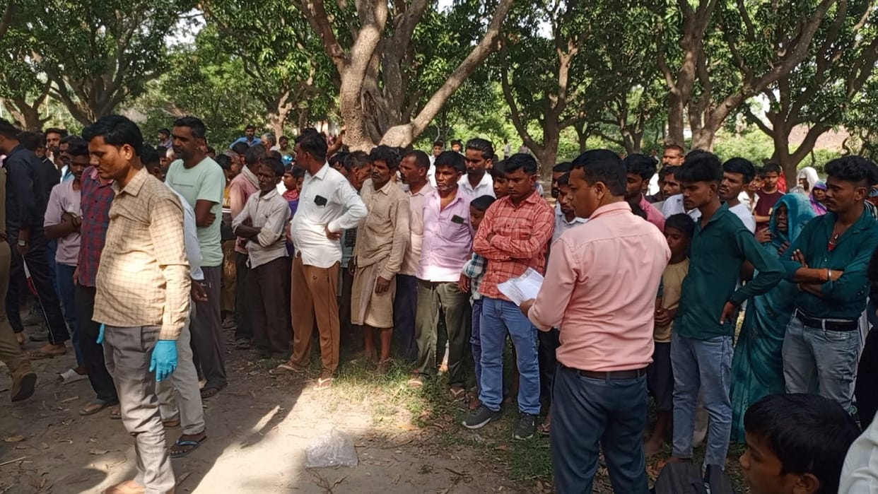 body of man was found hanging from a tree in Pilibhit