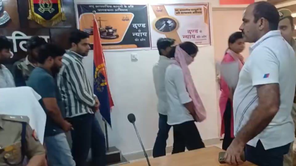 Baghpat: Fake Loan Racket Busted: 8 Arrested for Multi-Crore Online Fraud Across States