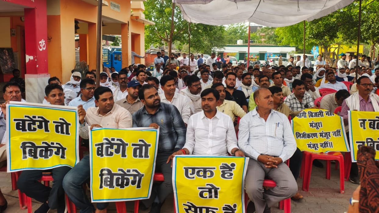 Electricity Workers Stage Protest 7-Hour Power Outage at CHC Transformer Bursts in Sarnath